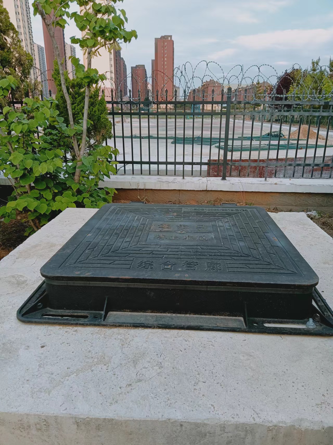 与传统井盖相比，智能液压井盖有哪些优势？