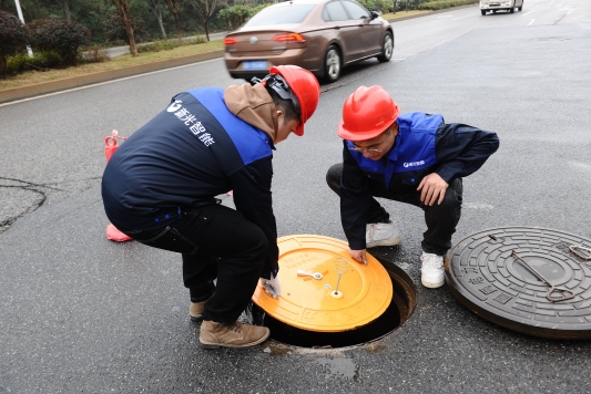 智能电子锁井盖—铸就城市的安全防线