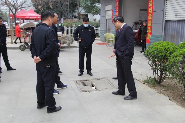 方城：解决井盖安全问题，加强智慧井盖建设